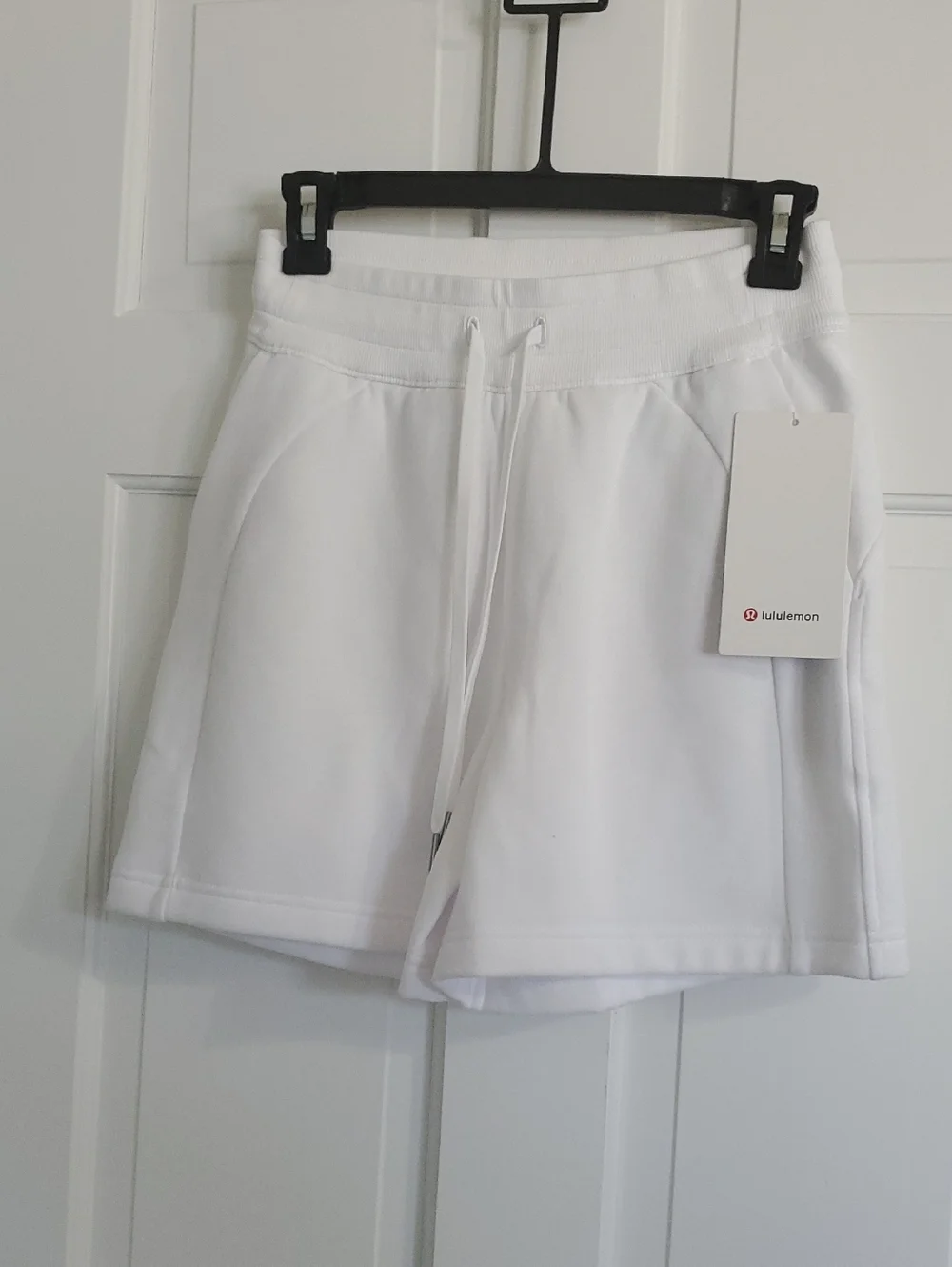 NWT lululemon Scuba HR Women's White Short 5in Sz 4